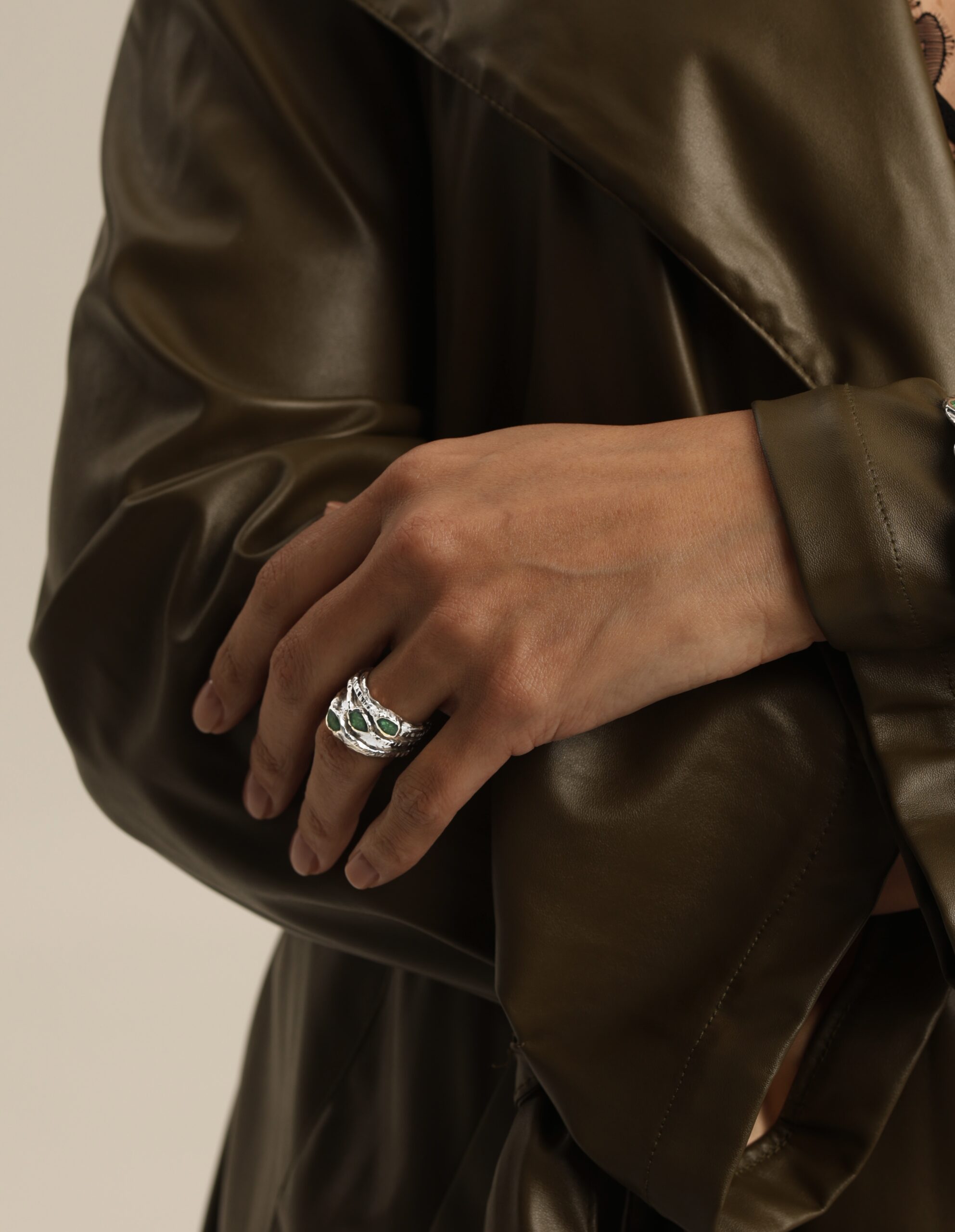 IKANI ხელნაკეთი ვერცხლის ბეჭედი, დამზადებულია უმაღლესი 925 სინჯის ვერცხლით - სურათი 2