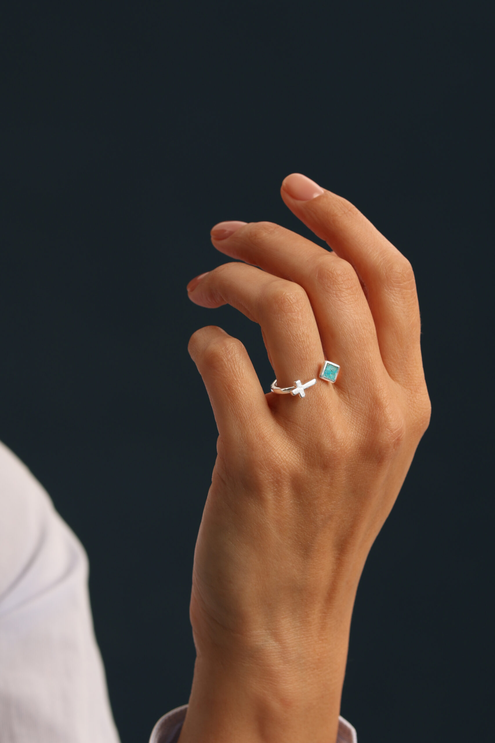 IKANI ხელნაკეთი ვერცხლის ბეჭედი, დამზადებულია უმაღლესი 925 სინჯის ვერცხლით - სურათი 2